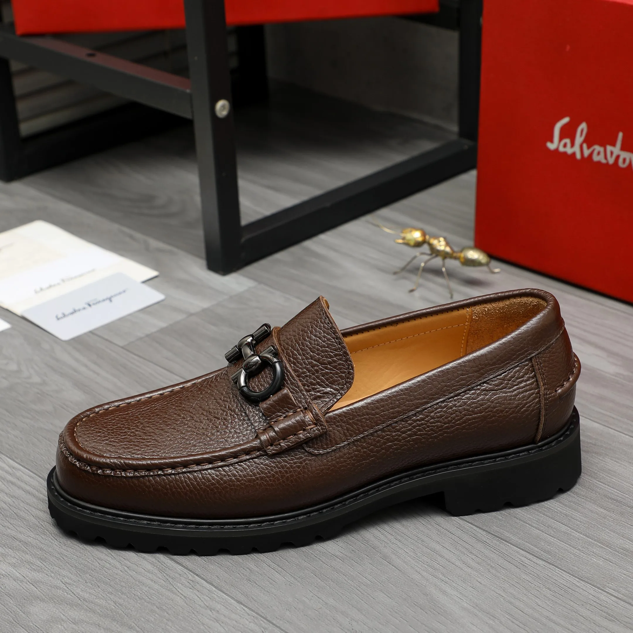 Men's shoes 💰442 Product trademark: Ferragamo "Ferragamo" business formal leather shoes Regular size: 38-46 (45.46 is custom-made and non-returnable) Product materials: Selected pebbled cowhide upper, cowhide lining, non-slip rubber outsole